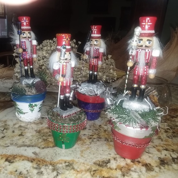 nutcrackers, candlesticks, vase - Picture 5 of 5